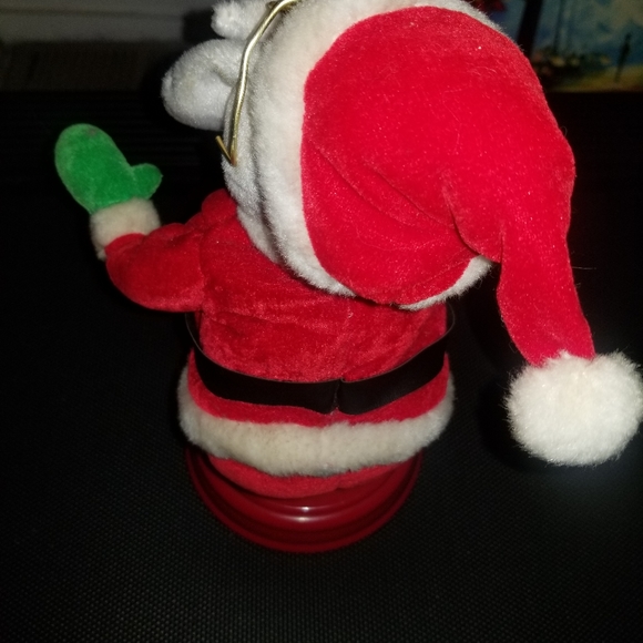 Dancing Santa - Picture 4 of 5